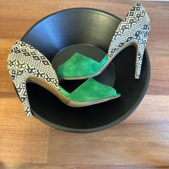 Green Suede & Black Geometric Print Heels – Size 8 - Picture 3 of 7